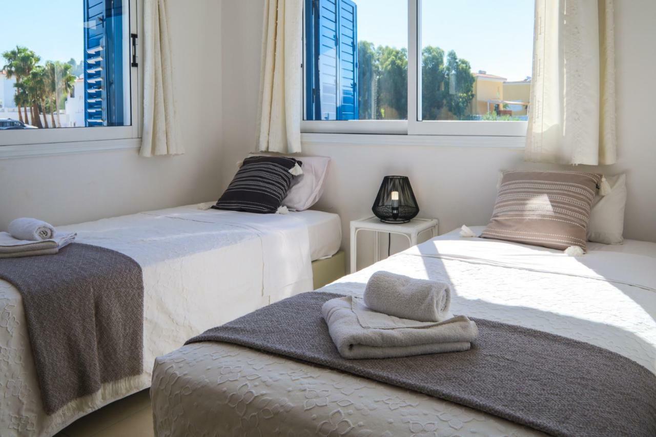 Phaedrus Living: Seaside Luxury Villa Anafi パラリムニ エクステリア 写真